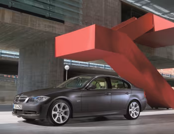 BMW 330i Sedan (E90) '2005–08