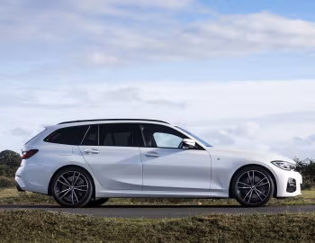 BMW 330i Touring M Sport [UK-spec] (G21) '2019–22