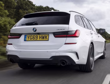 BMW 330i Touring M Sport [UK-spec] (G21) '2019–22