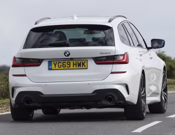 BMW 330i Touring M Sport [UK-spec] (G21) '2019–22