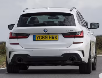 BMW 330i Touring M Sport [UK-spec] (G21) '2019–22