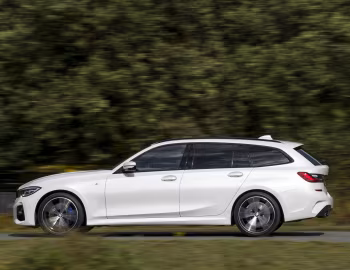 BMW 330i Touring M Sport [UK-spec] (G21) '2019–22
