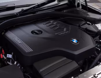 Bajo el capó BMW 330i Touring M Sport [Singapore] (G21) '2023–pr.