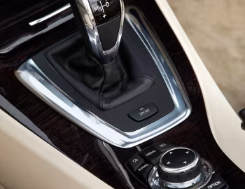 Інтэр'ер BMW 335i Cabrio [UK-spec] (E93) '2010–14