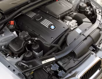 Bajo el capó BMW 335i Cabrio [Worldwide] (E93) '2007–10