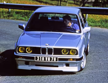 BMW 318is Coupe [France] '1989–91