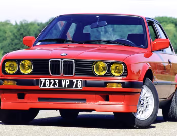 BMW 318is Coupe [France] '1989–91