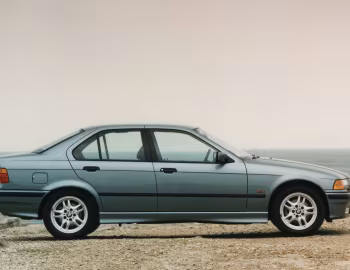BMW 320i Saloon [UK-spec] (E36) '09.1996–98