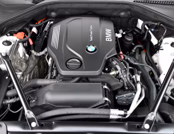 Bajo el capó BMW 520d Touring Luxury Line [Worldwide] (F11) '2013–17