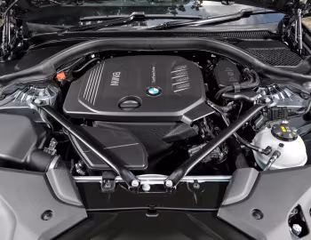 Bajo el capó BMW 520d Touring M Sport [UK-spec] (G31) '2017–20
