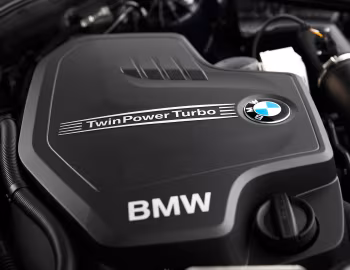 Bajo el capó BMW 520i Sedan Luxury Line [Australia] (F10) '2013–01.2017