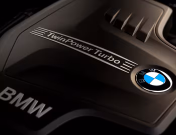 Bajo el capó BMW 520i Sedan Luxury Line [South Africa] (F10) '2013–01.2017