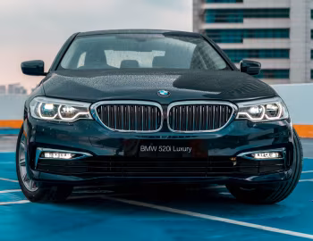 BMW 520i Sedan Luxury Line [Malaysia] (G30) '2019–20