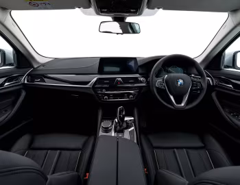 Panel frontal BMW 520i Sedan Luxury Line [Malaysia] (G30) '2019–20