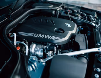 Bajo el capó BMW 523d xDrive Touring M Sport [Japan] (G61) '2024–pr.