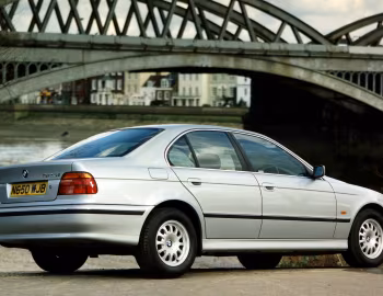 BMW 523i Sedan [UK-spec] (E39) '1995–2000