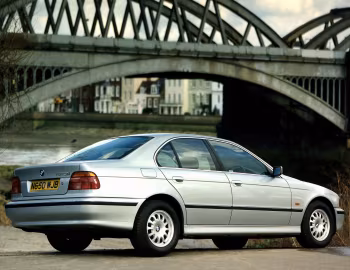 BMW 523i Sedan [UK-spec] (E39) '1995–2000