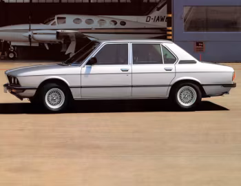 BMW 525 Sedan [Worldwide] (E12) '05.1976–06.1981