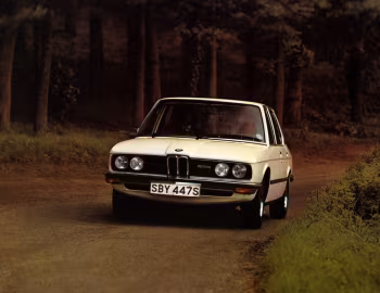 BMW 525 Sedan [UK-spec] (E12) '05.1976–06.1981