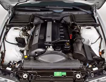 Bajo el capó BMW 525i Touring M Sport Package [UK-spec] (E39) '2002