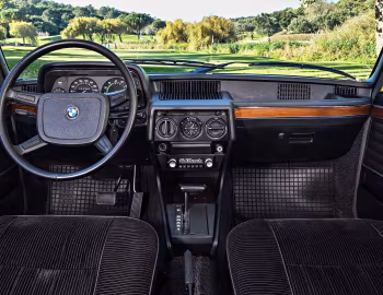 Panel frontal BMW 528 Sedan Automatic [Worldwide] (E12) '11.1974–08.1976