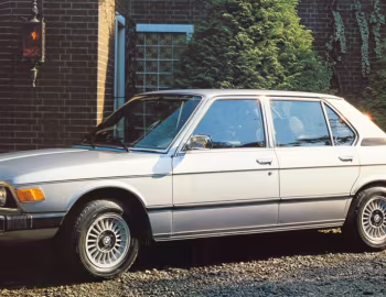BMW 528iA Sedan [Japan] (E12) '11.1979–81