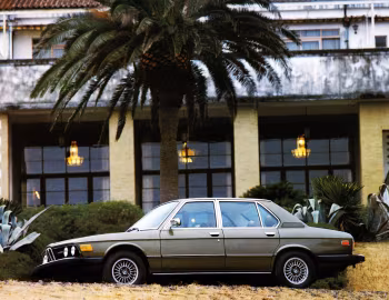 BMW 528iA Sedan [Japan] (E12) '11.1979–81