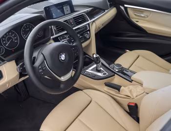 Интерьер 2018–20 BMW 530e iPerformance [North America] (G30) '2017–20
