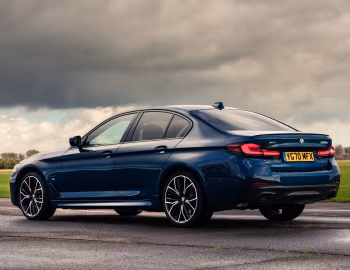 BMW 530e xDrive M Sport [UK-spec] (G30) '2020–23