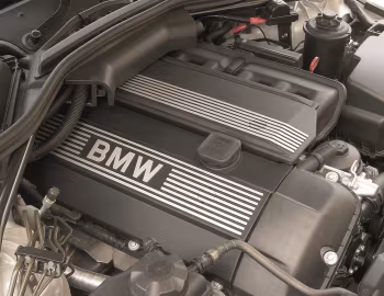 Bajo el capó BMW 530i Sedan [Worldwide] (E60) '2003–07