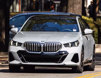 2024–pr. BMW 530i xDrive M Sport [North America] (G60) '2023–pr.