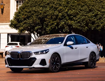 2024–pr. BMW 530i xDrive M Sport [North America] (G60) '2023–pr.