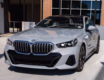 2024–pr. BMW 530i xDrive M Sport [North America] (G60) '2023–pr.