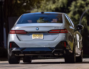 2024–pr. BMW 530i xDrive M Sport [North America] (G60) '2023–pr.