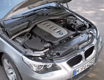 Bajo el capó BMW 535d Sedan [Worldwide] (E60) '2004–07