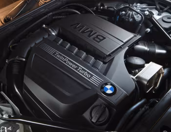 Bajo el capó BMW 535i Sedan [Australia] (F10) '2011–13