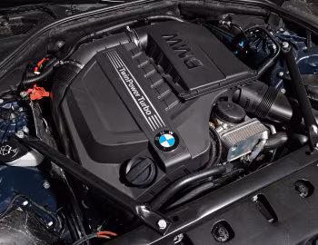 Bajo el capó BMW 535i Sedan Luxury Line [Worldwide] (F10) '05.2013–01.2017