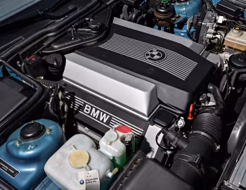 Bajo el capó BMW 540i Sedan [Worldwide] (E34) '10.1992–95
