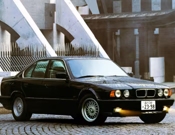 BMW 540i Sedan [Japan] (E34) '1992–95
