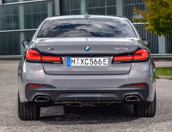 BMW 545e xDrive M Sport [Worldwide] (G30) '2020–23