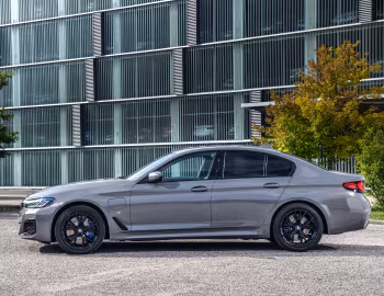 BMW 545e xDrive M Sport [Worldwide] (G30) '2020–23