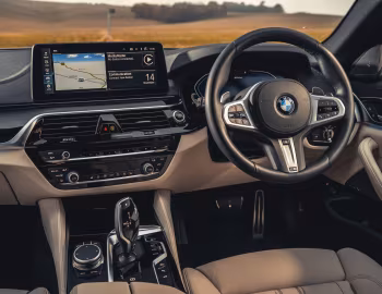 Panel frontal BMW 545e xDrive M Sport [UK-spec] (G30) '2021–23