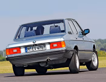 BMW 525 Sedan [Worldwide] (E12) '05.1976–06.1981