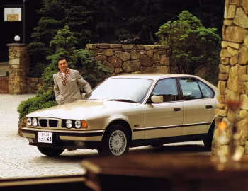 BMW 520i Sedan [Japan] (E34) '1992–95