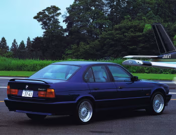 BMW 540i Sedan [Japan] (E34) '1992–95