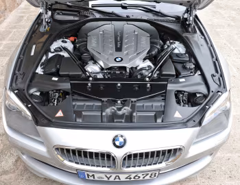 Bajo el capó BMW 650i Cabrio [Worldwide] (F12) '03.2011–15
