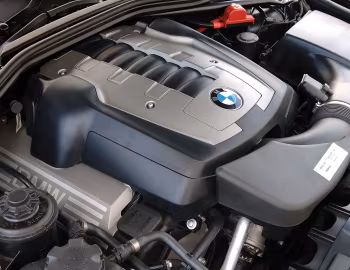 Пад капотам BMW 650i Coupe [UK-spec] (E63) '2005–07
