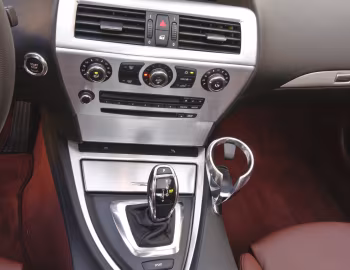 Інтэр'ер 2009–11 BMW 650i Coupe [North America] (E63) '2008–11