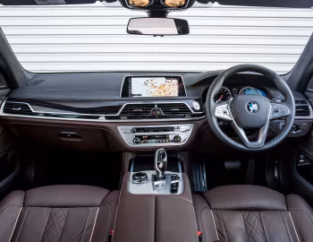 Panel frontal BMW 730d xDrive M Sport [UK-spec] (G11) '2015–19