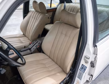Інтэр'ер 1983–84 BMW 733i [North America] (E23) '07.1982–83